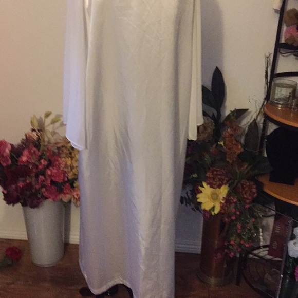 Satin Robe - Picture 5 of 8